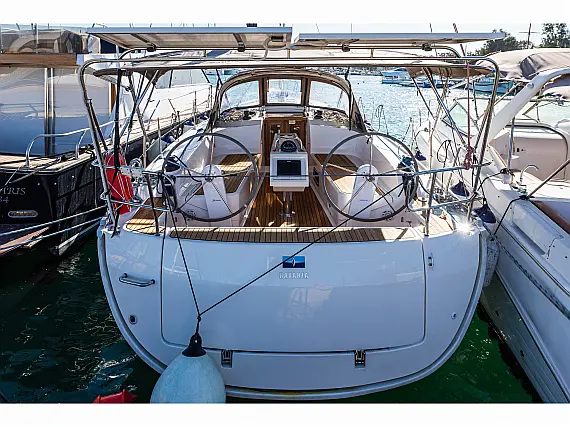 Bavaria 37