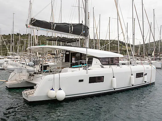 Lagoon 42